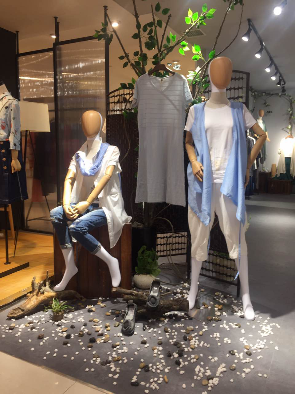 商場(chǎng)實(shí)體店鋪展示